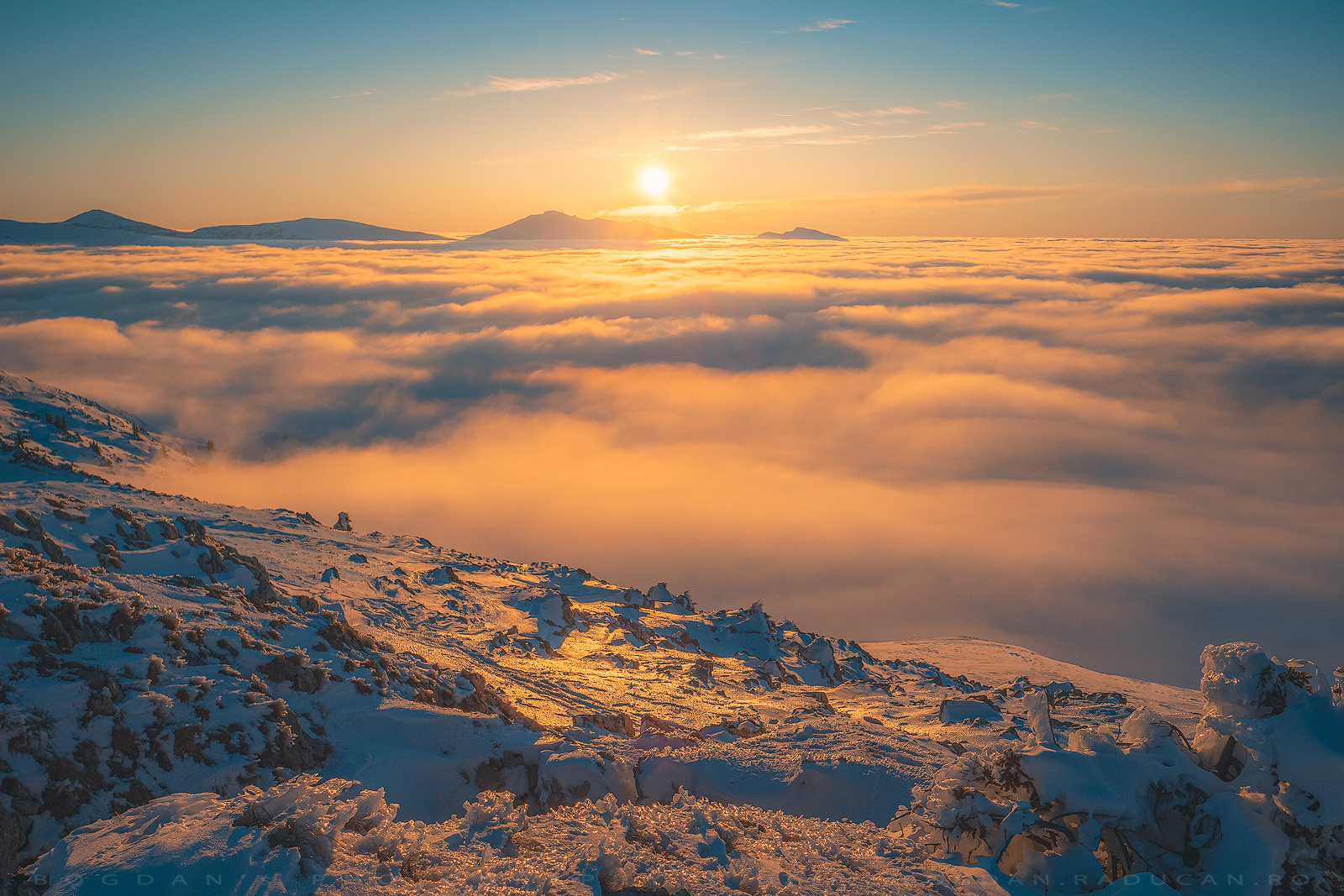 Vedere catre vaful Omu din Saua Strunga