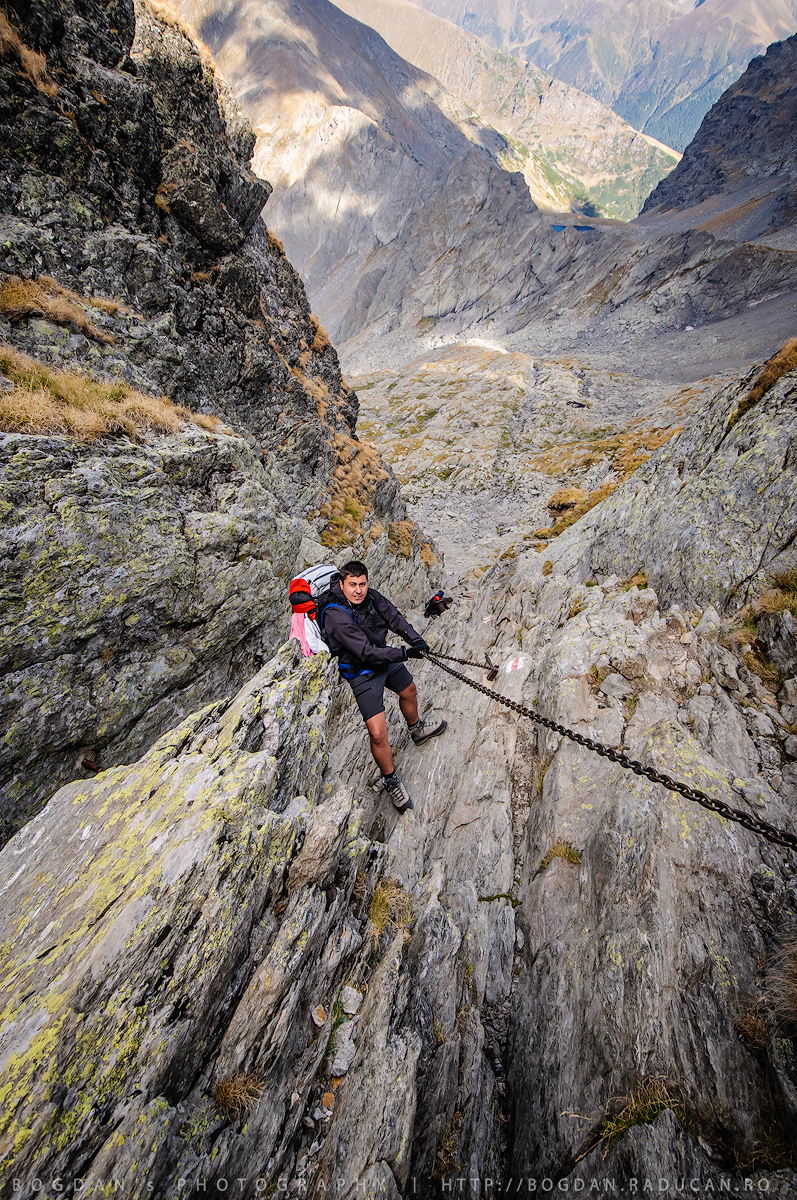 Intrarea dinspre varful Negoiu, spre lacul Caltun, prin Strunga Dracului